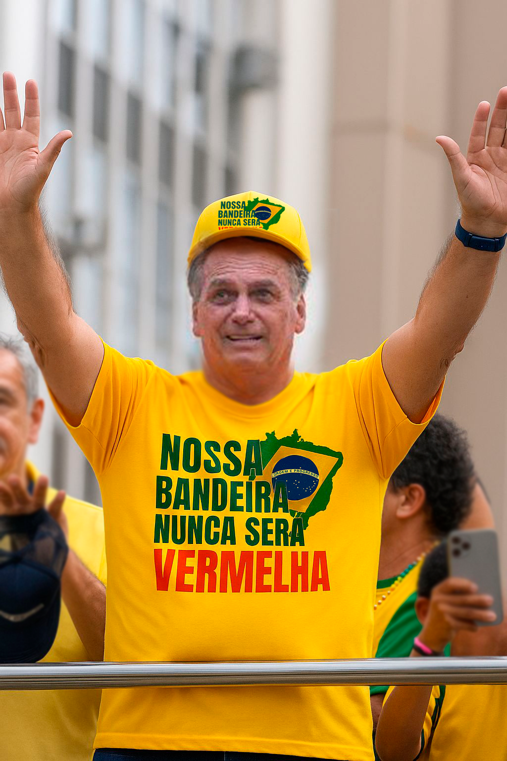 Camiseta - Nossa Bandeira Nunca será vermelha - Quality Unissex.
